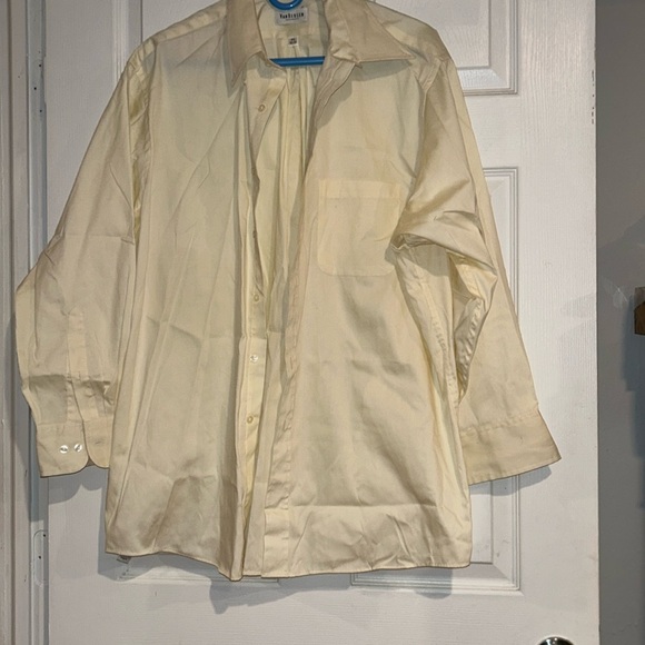 Buy 1 get 1 free Vintage VanHeusenshirt.Button up pocket. 17.5 32/33
